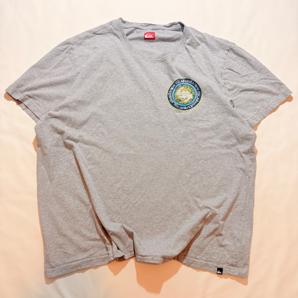 Quiksilver T-Shirt Men XXL Gray Short Sleeve Graphic Chest Patch Surf Tee